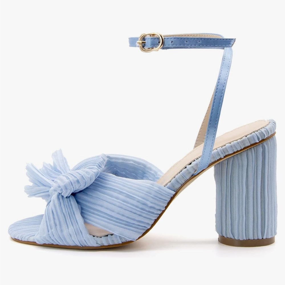 Loeffler Randal look a like bow heels